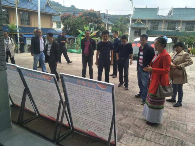 第三、第六活动组组织政协委员到景洪市勐罕镇考察学习美丽宜居乡村建设经验